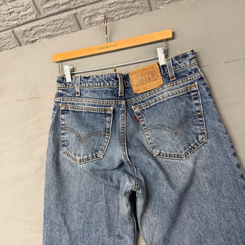 Levis 550 Relaxed Fit Tapered Leg Jeans Mens 33x32 Medium‎ Wash Blue Made in USA